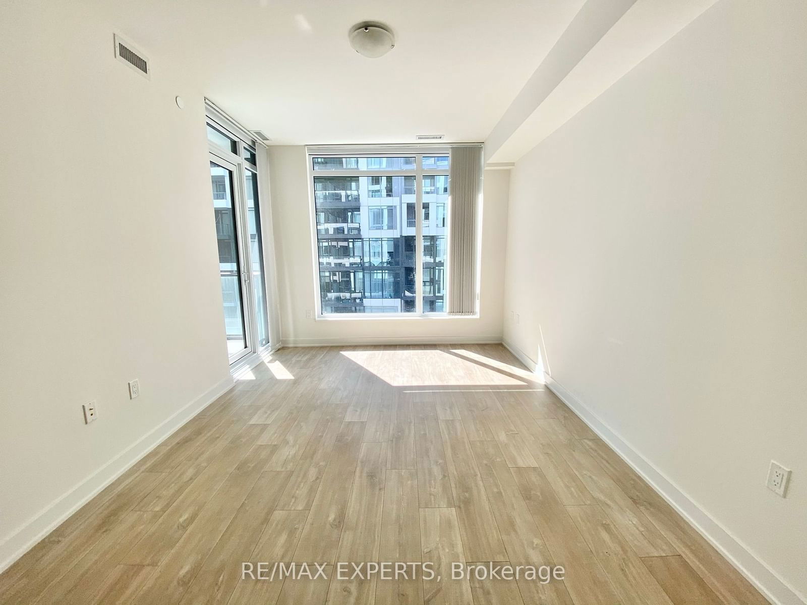 576 Front St W, unit 914 for rent