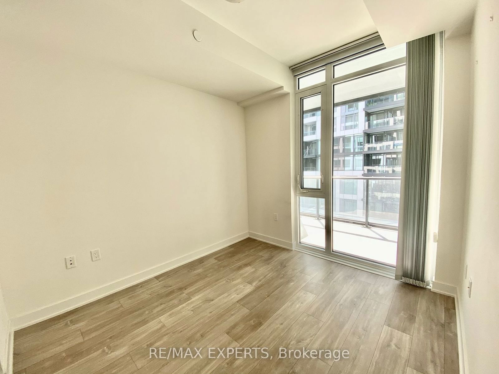 576 Front St W, unit 914 for rent