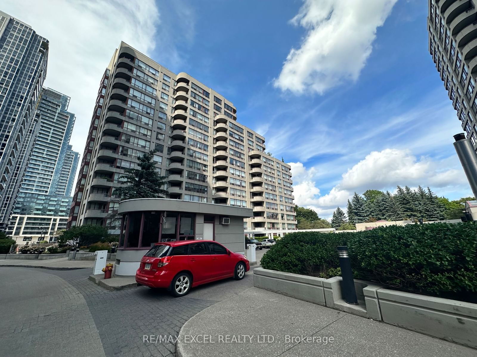 5785 Yonge St, unit 104 for rent