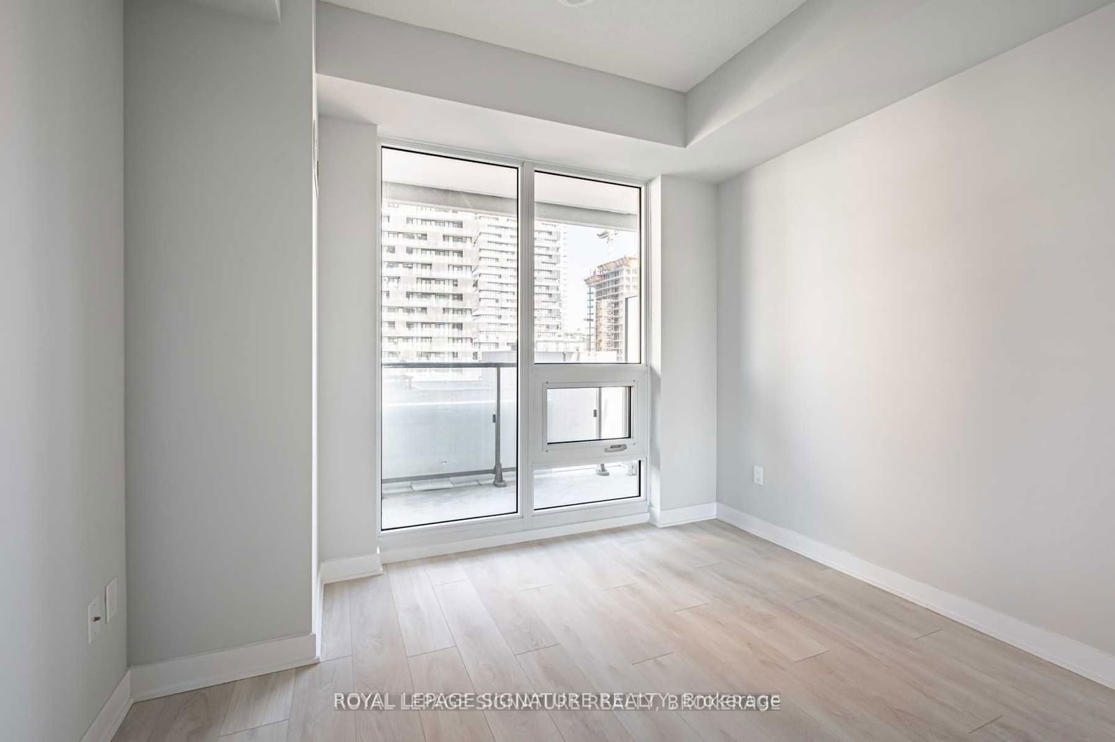 2221 Yonge St, unit 2710 for rent