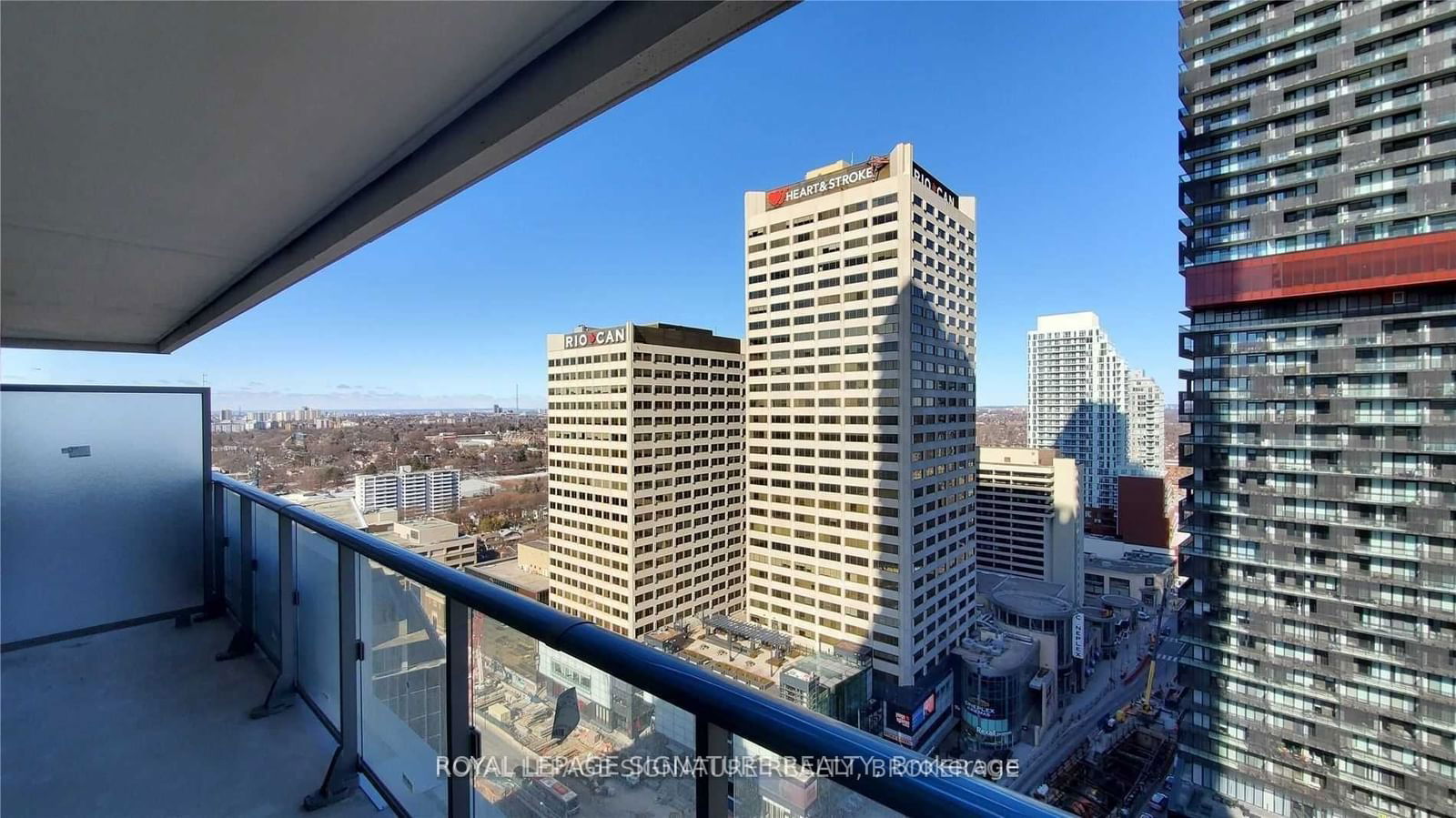 2221 Yonge St, unit 2710 for rent