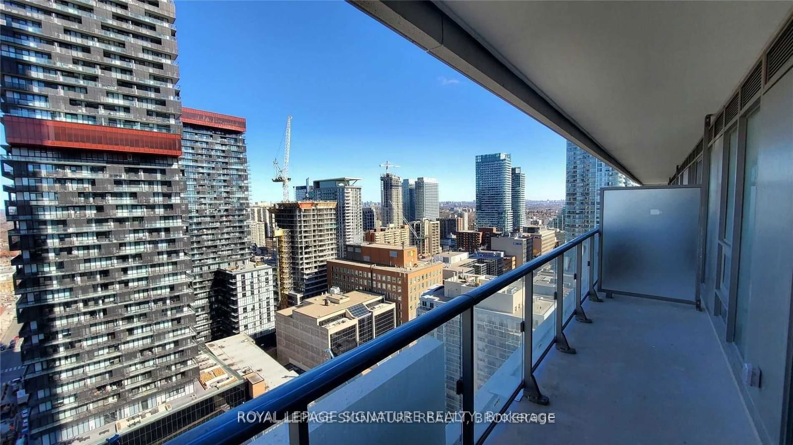 2221 Yonge St, unit 2710 for rent