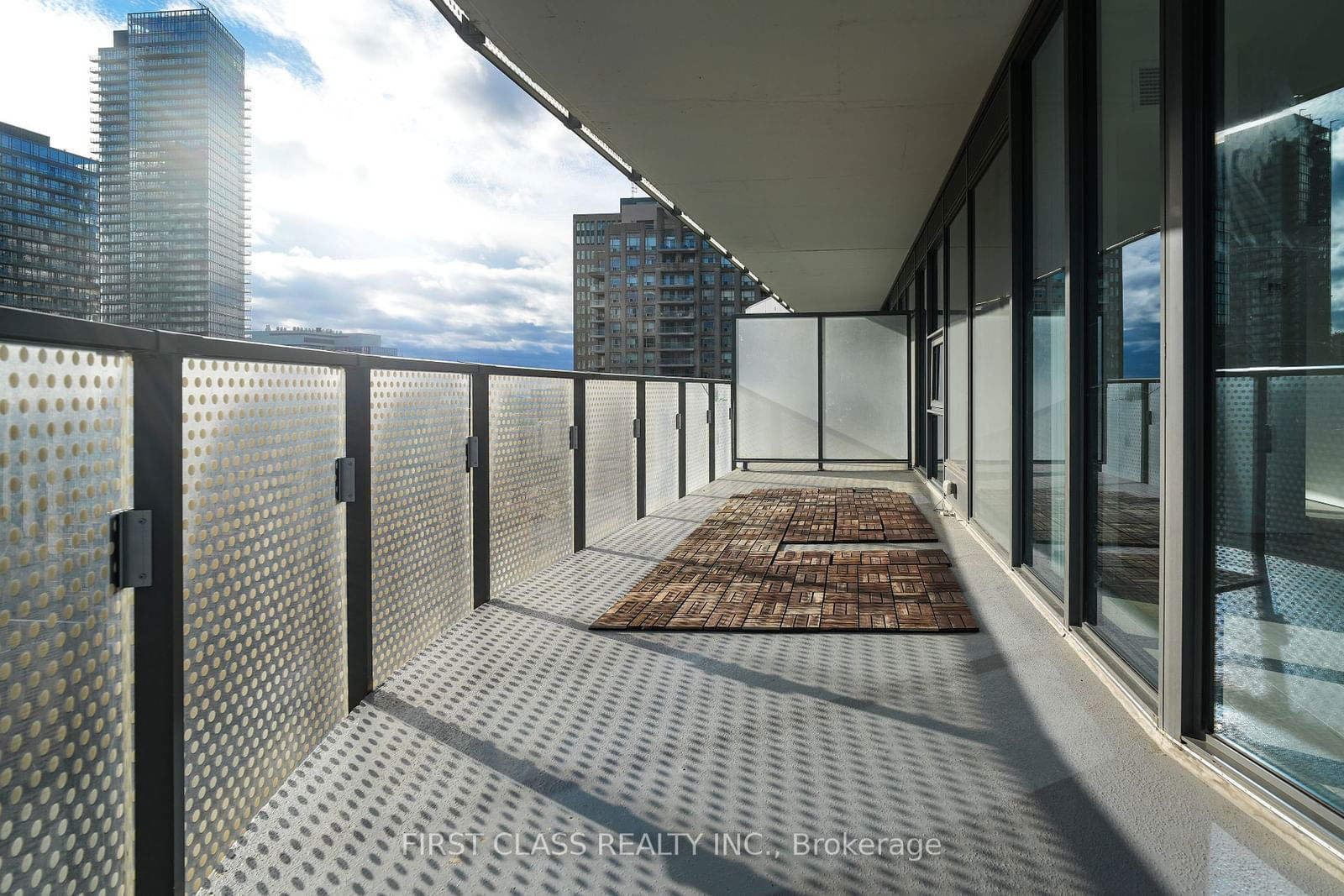 11 Wellesley St W, unit 1402 for sale