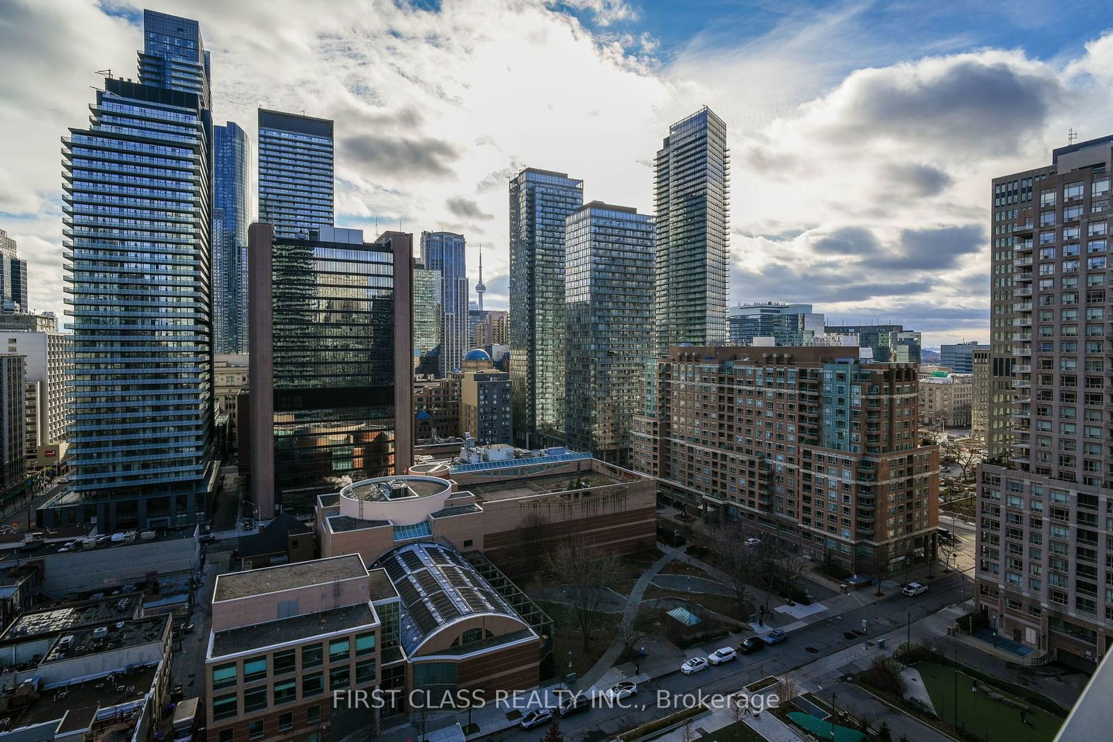 11 Wellesley St W, unit 1402 for sale