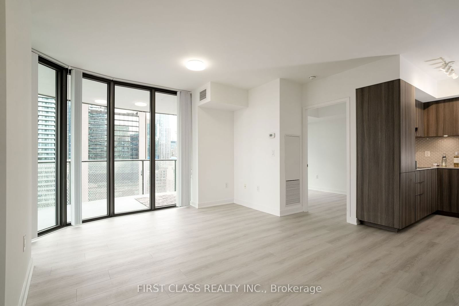 11 Wellesley St W, unit 1402 for sale