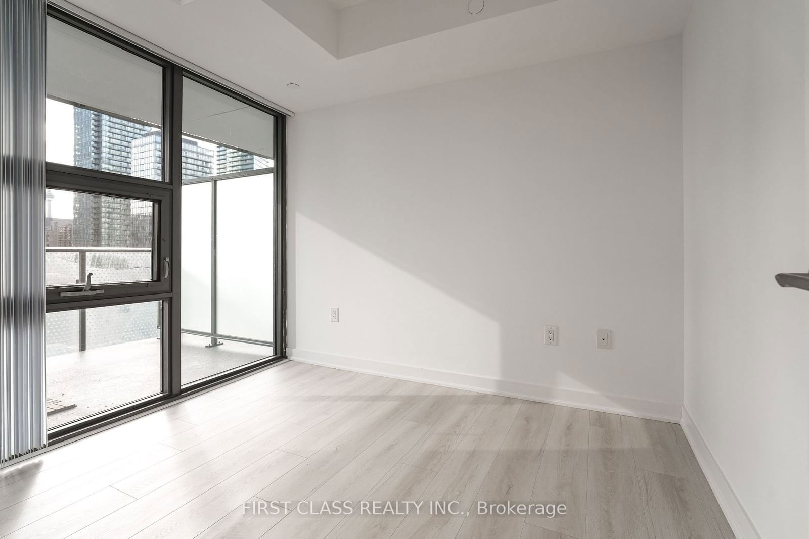 11 Wellesley St W, unit 1402 for sale