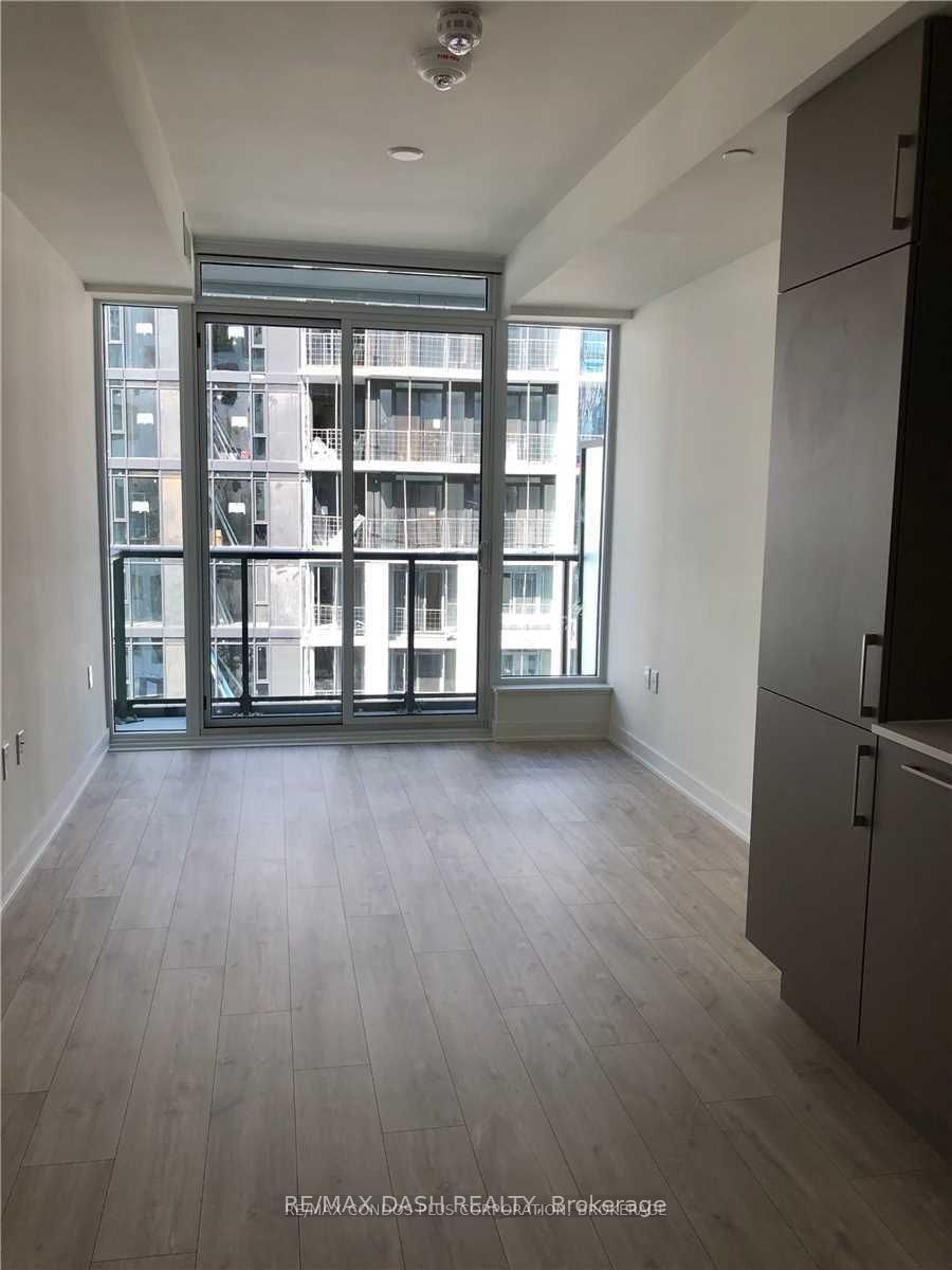 576 Front St W, unit 1512E for rent