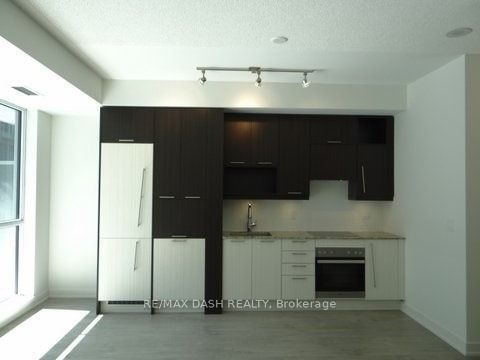 199 Richmond St W, unit 613 for rent