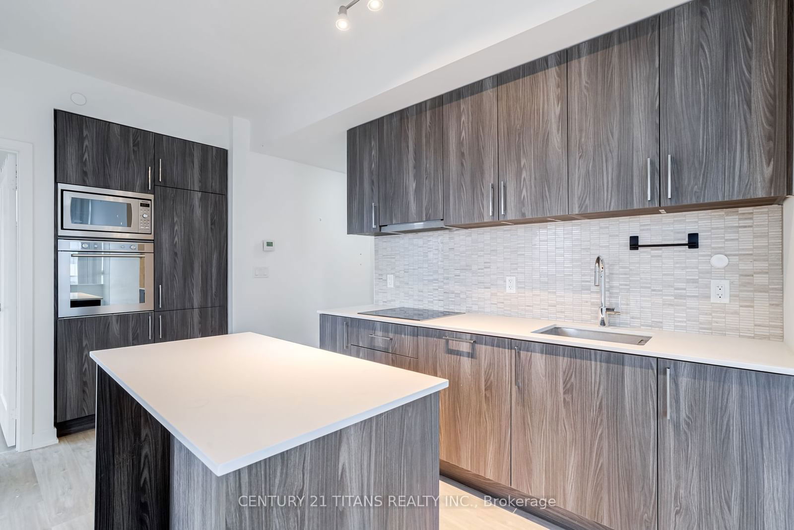 27 Bathurst St, unit 1702W for rent