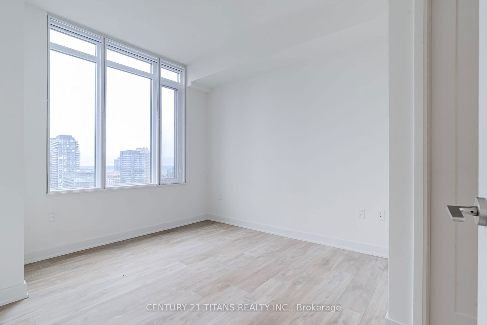 27 Bathurst St, unit 1702W for rent