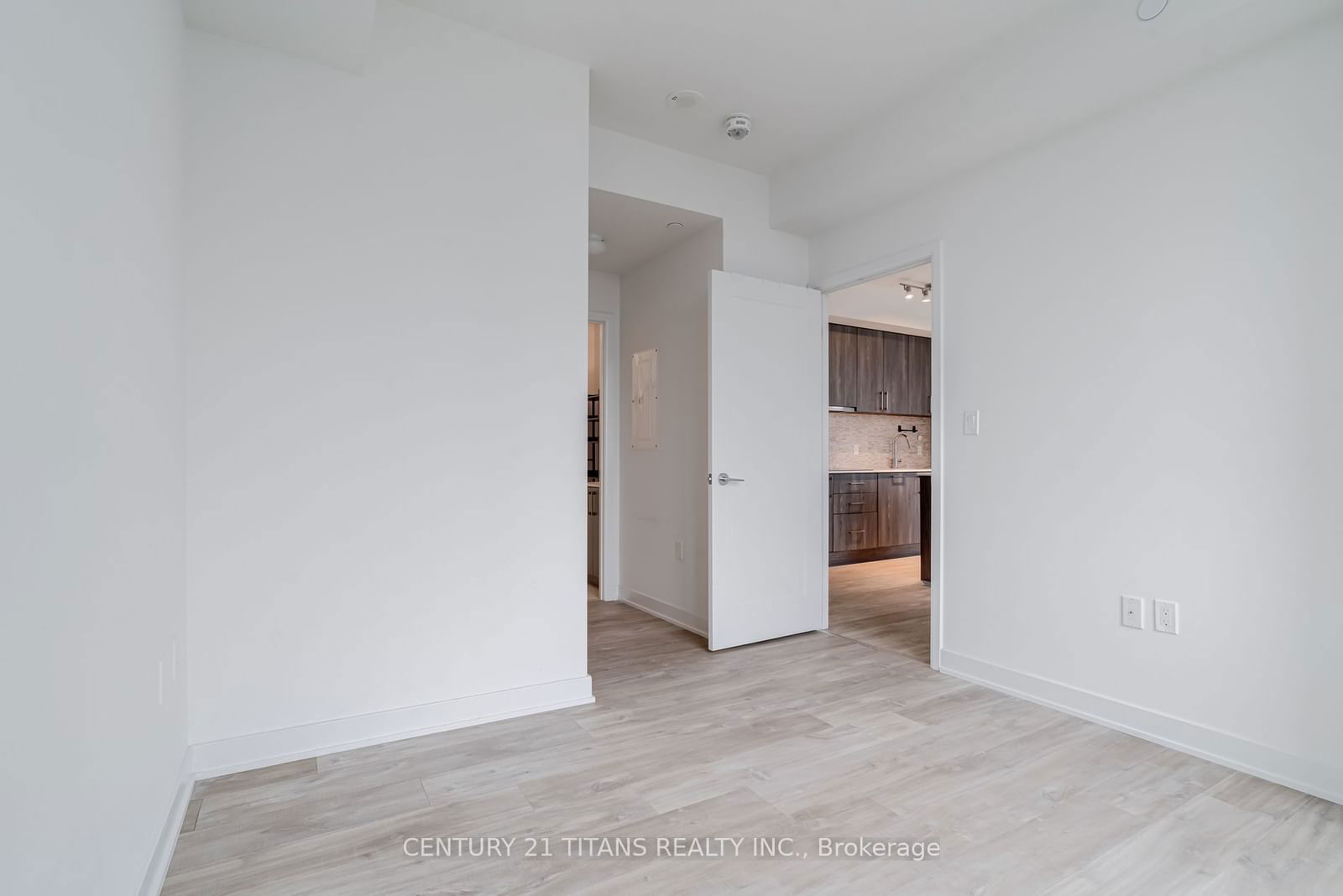 27 Bathurst St, unit 1702W for rent