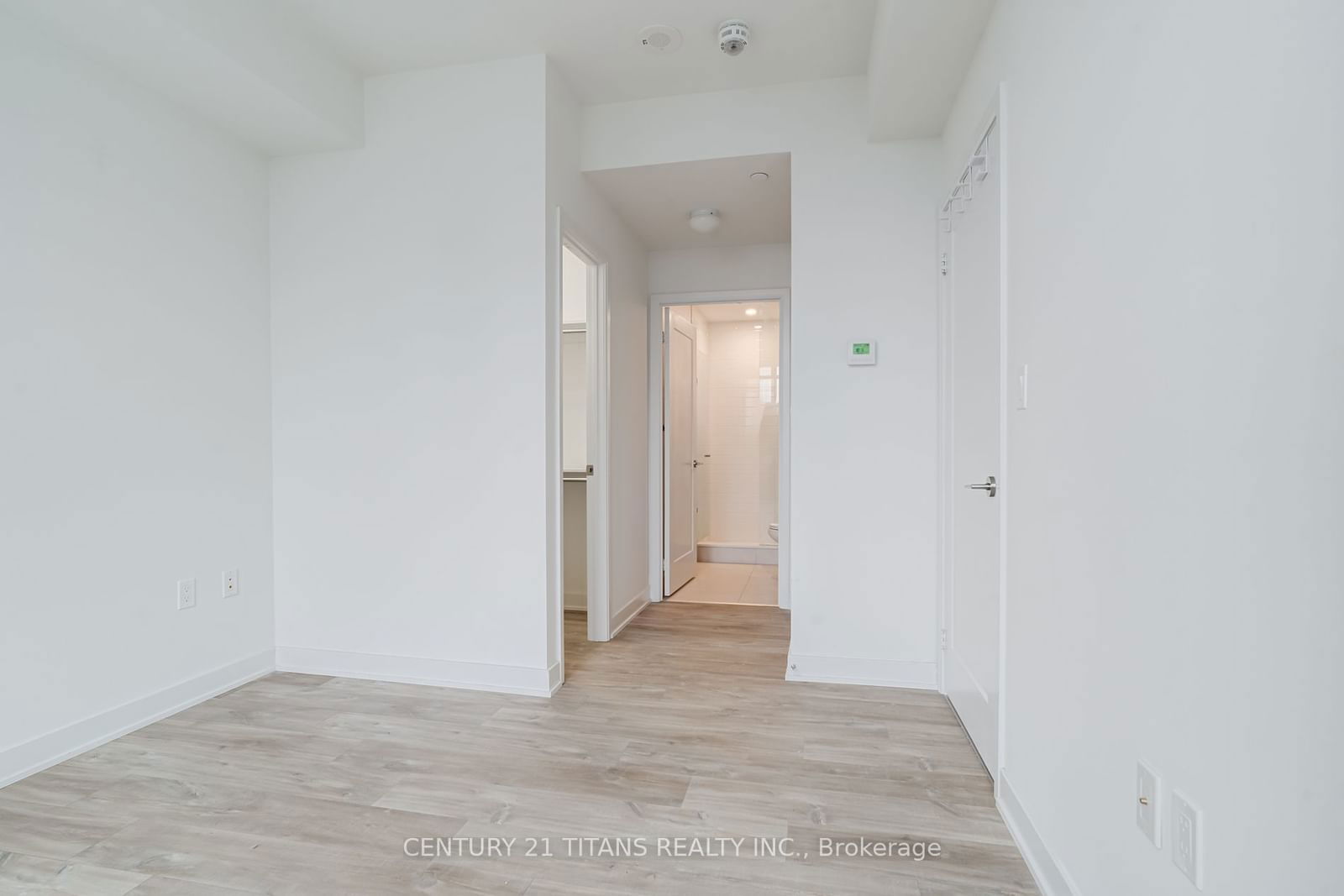 27 Bathurst St, unit 1702W for rent