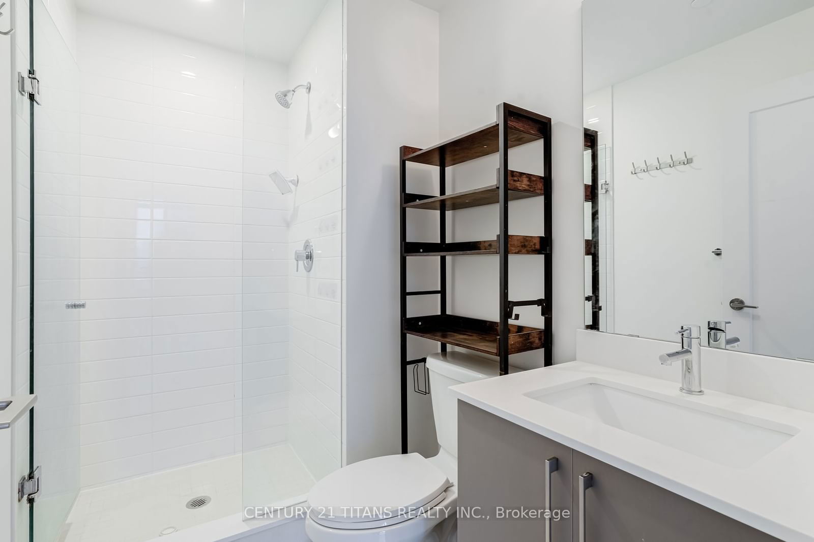 27 Bathurst St, unit 1702W for rent