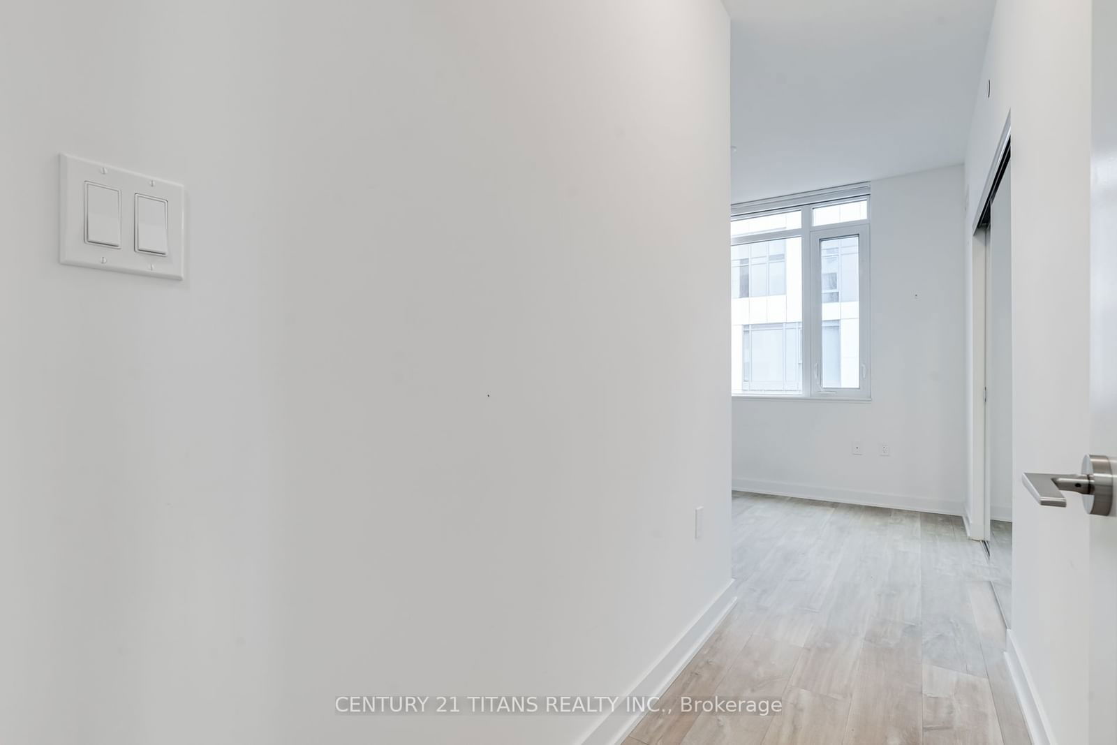 27 Bathurst St, unit 1702W for rent