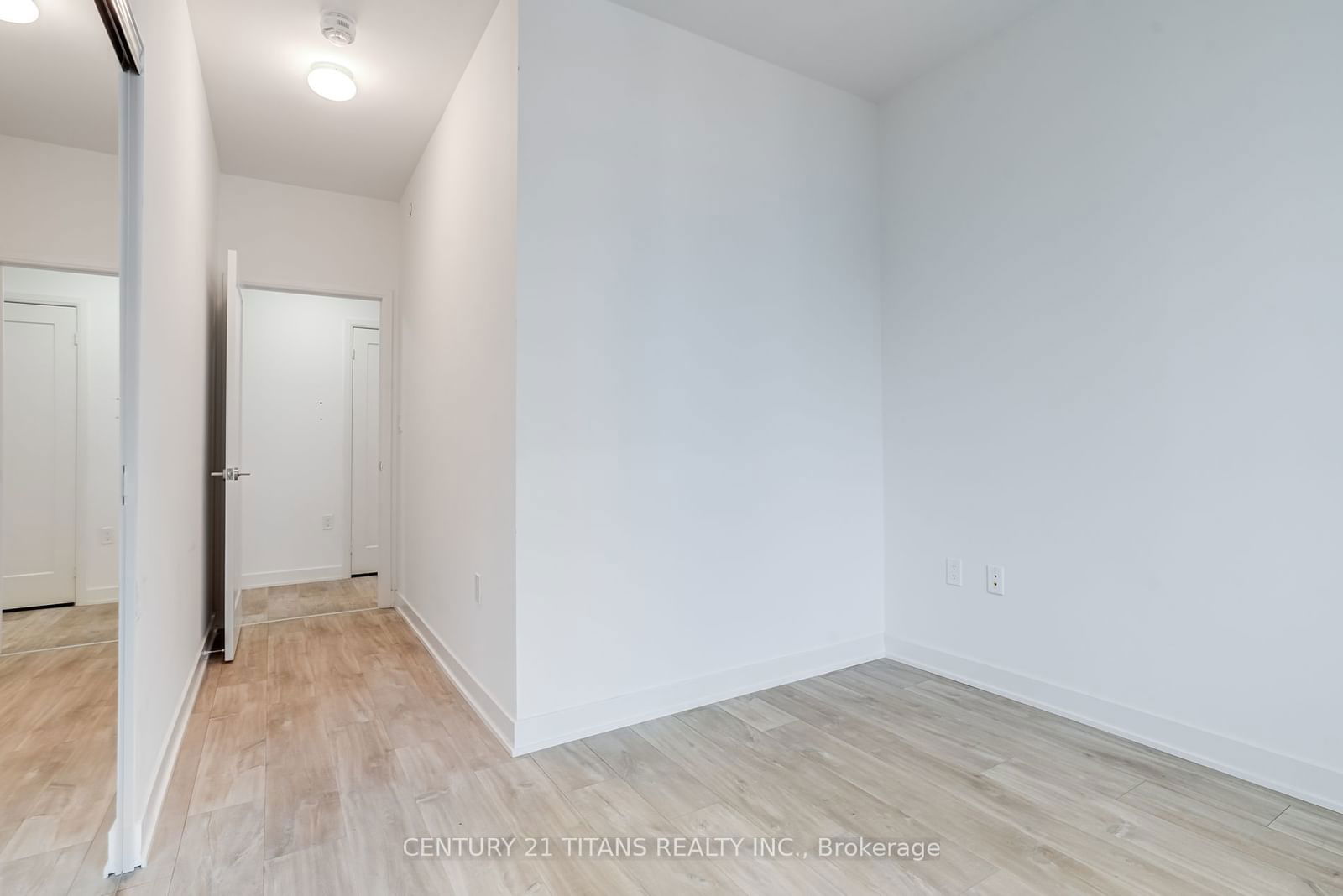 27 Bathurst St, unit 1702W for rent