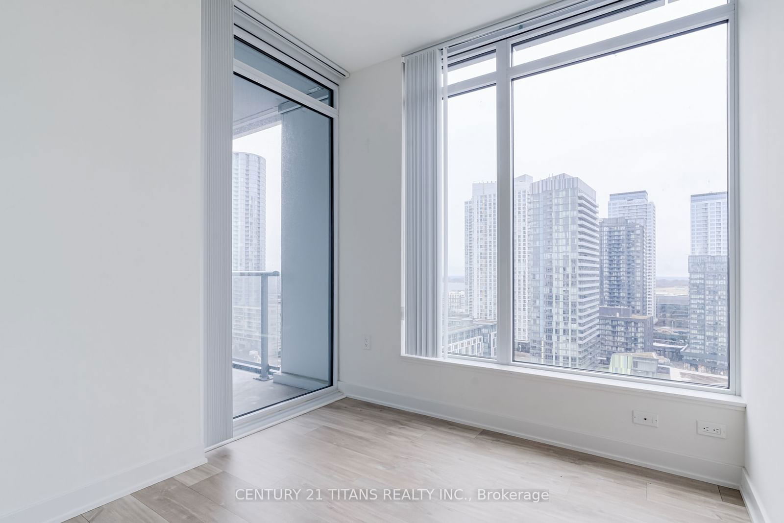 27 Bathurst St, unit 1702W for rent