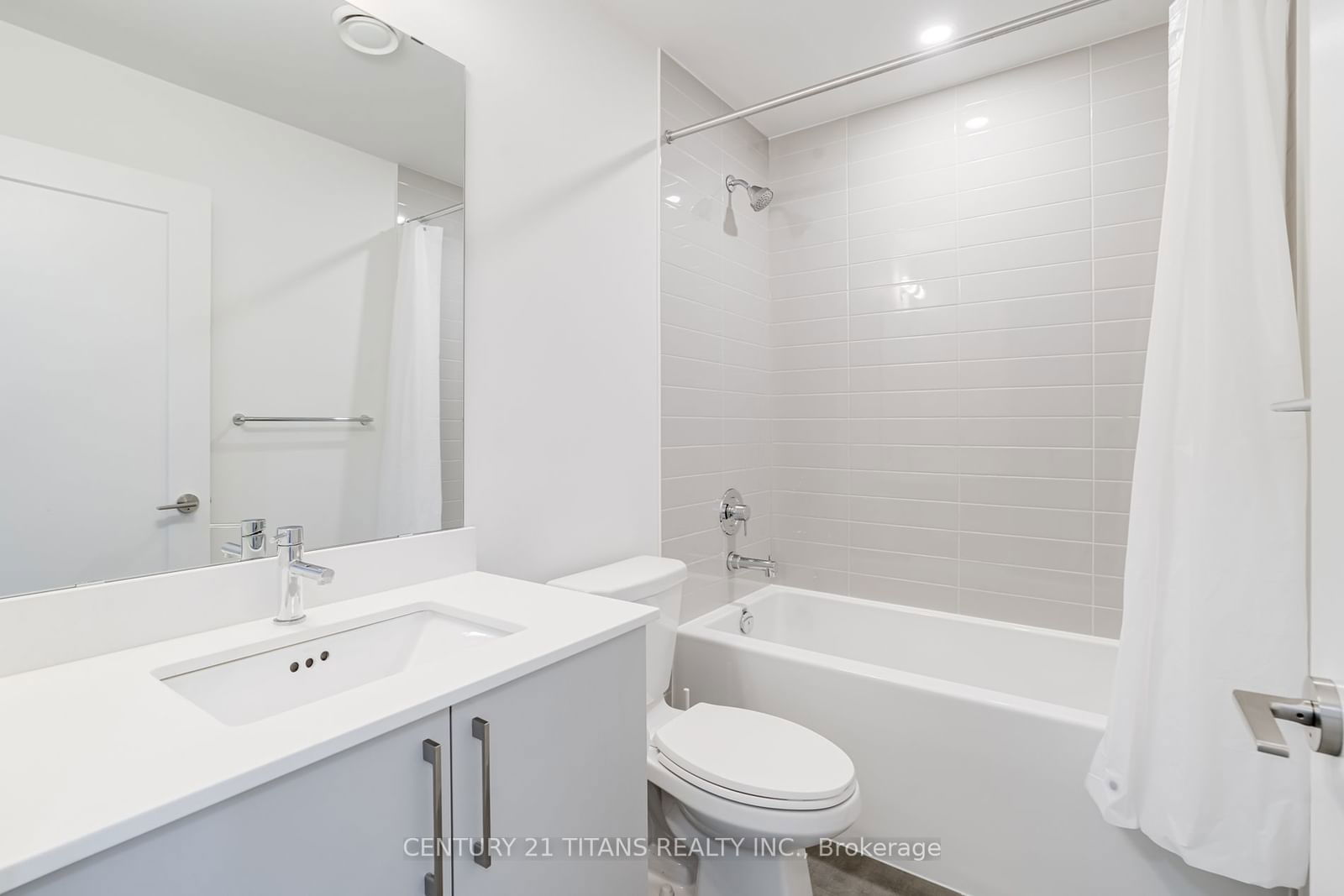 27 Bathurst St, unit 1702W for rent