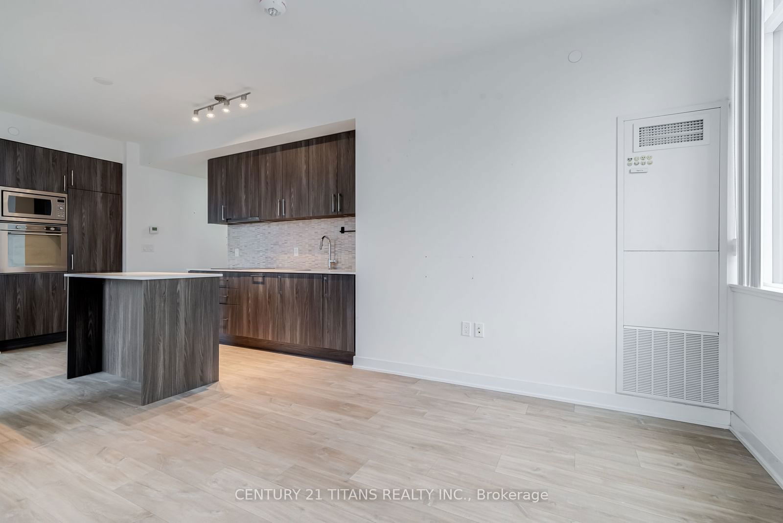 27 Bathurst St, unit 1702W for rent