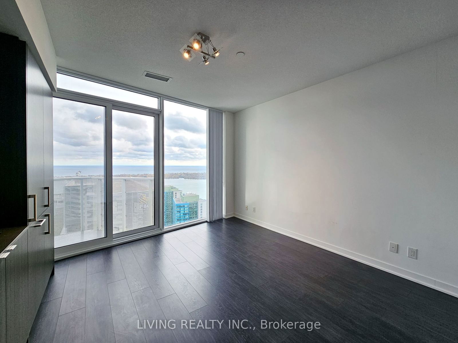 100 Harbour St, unit 4808 for rent