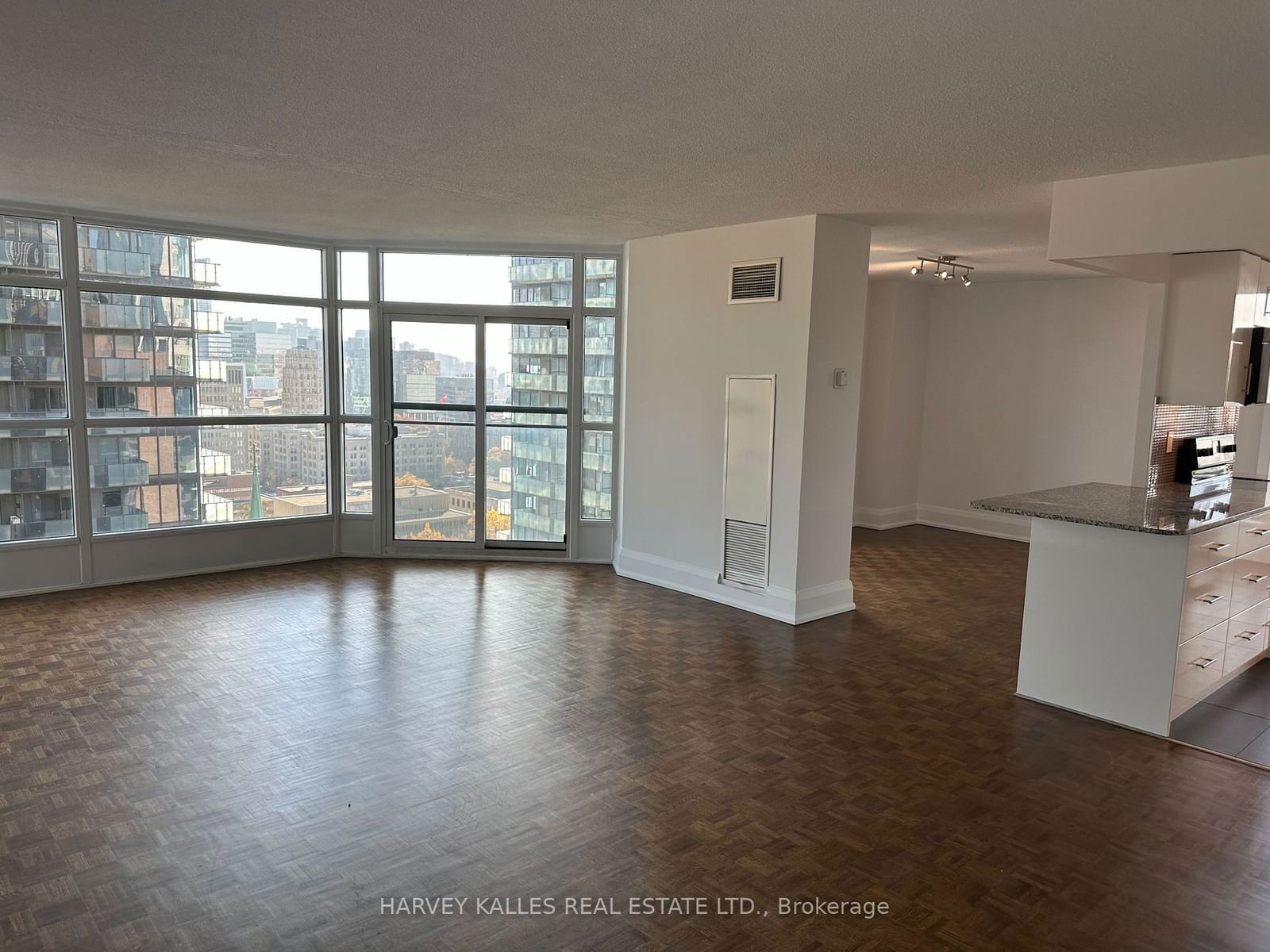 55 Charles St W, unit 903 for rent