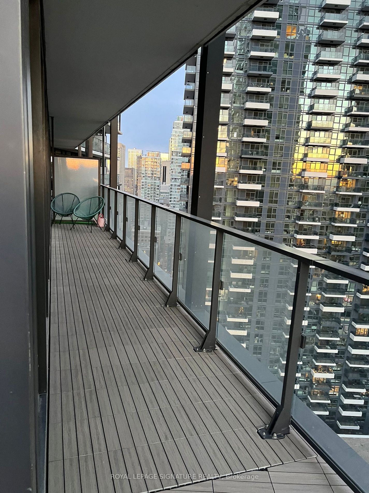 125 Peter St, unit 2501 for rent