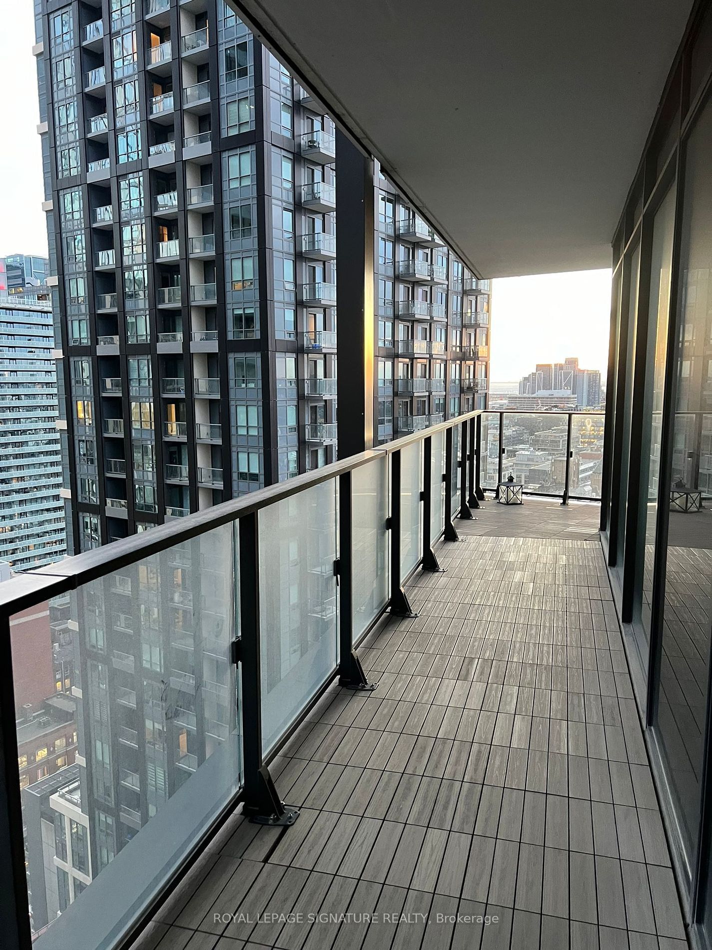 125 Peter St, unit 2501 for rent