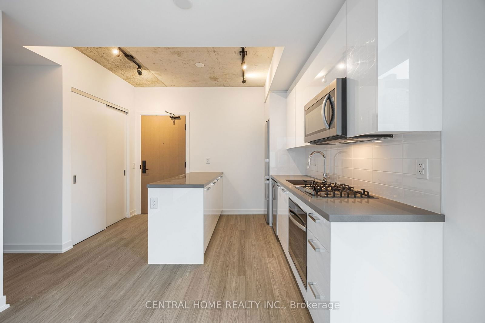 195 McCaul St, unit 1503 for rent