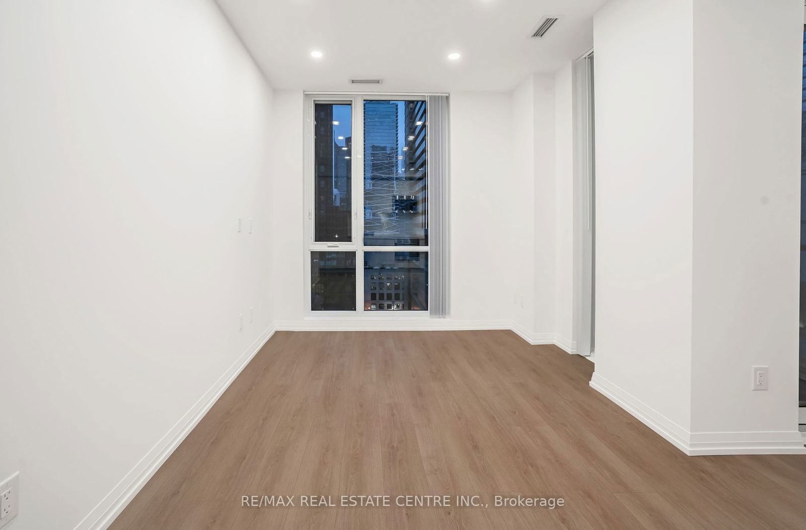 8 Widmer St, unit 1209 for sale