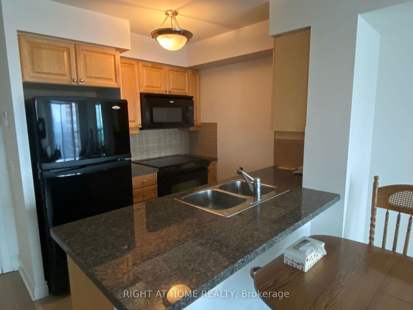 25 Greenview Ave, unit 2425 for rent