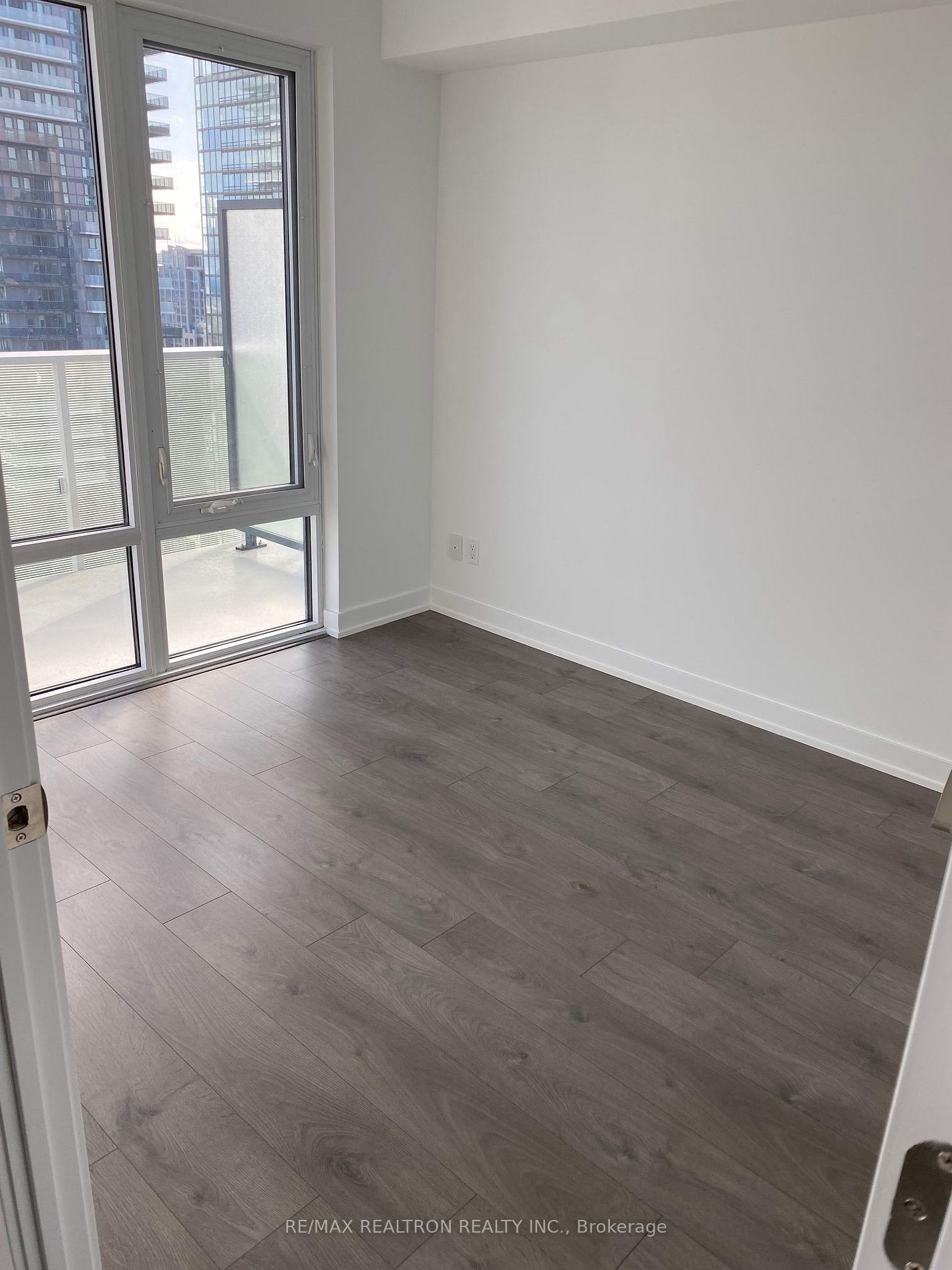 501 Yonge St, unit 4211 for rent