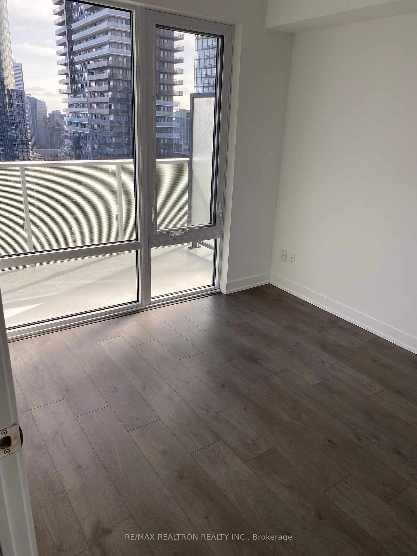 501 Yonge St, unit 4211 for rent