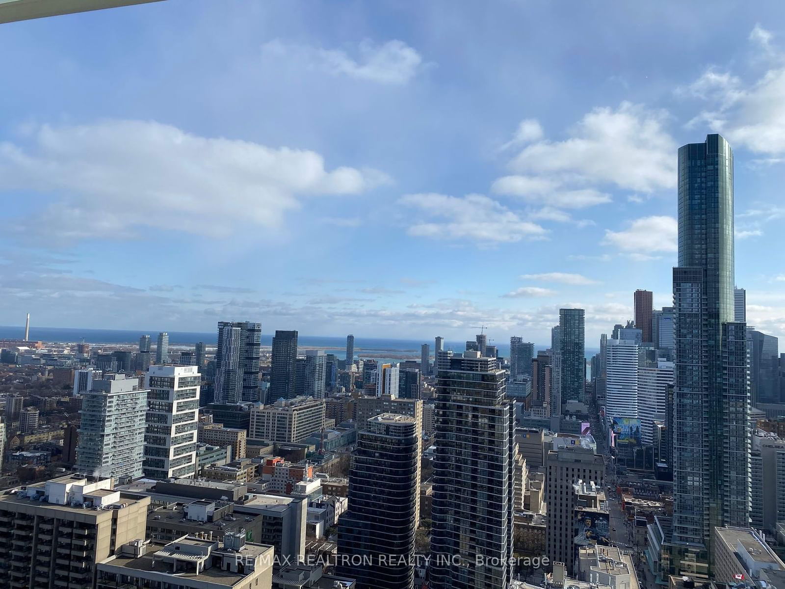 501 Yonge St, unit 4211 for rent