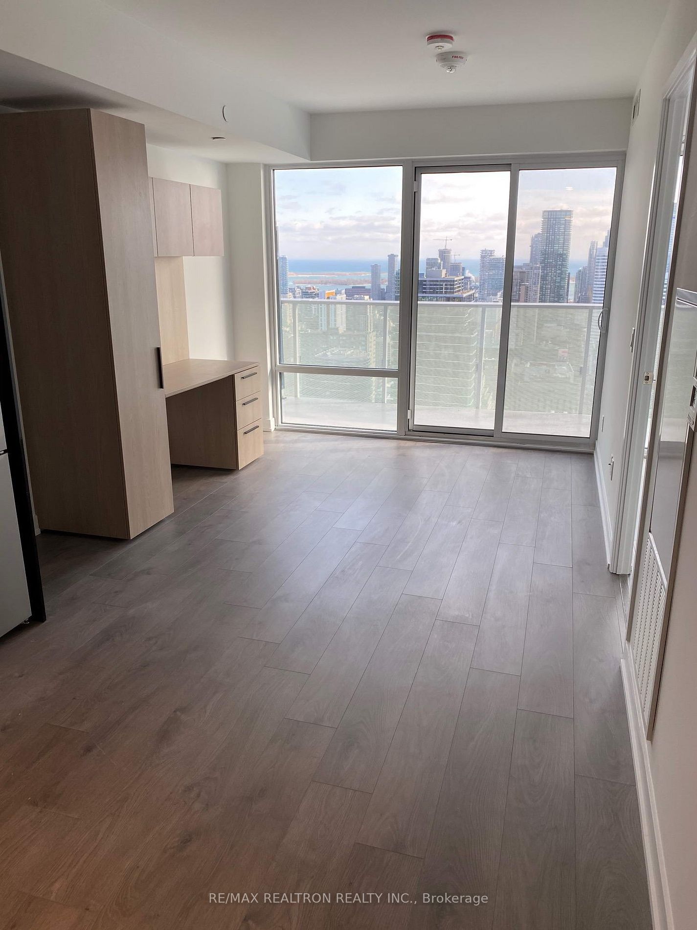 501 Yonge St, unit 4211 for rent