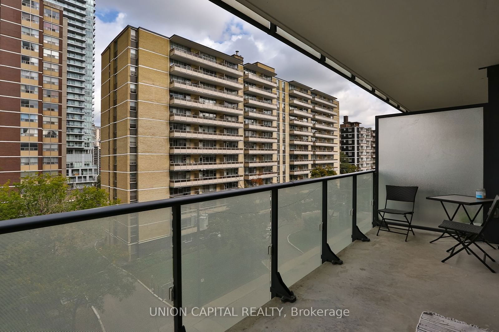 185 Roehampton Ave, unit 406 for sale