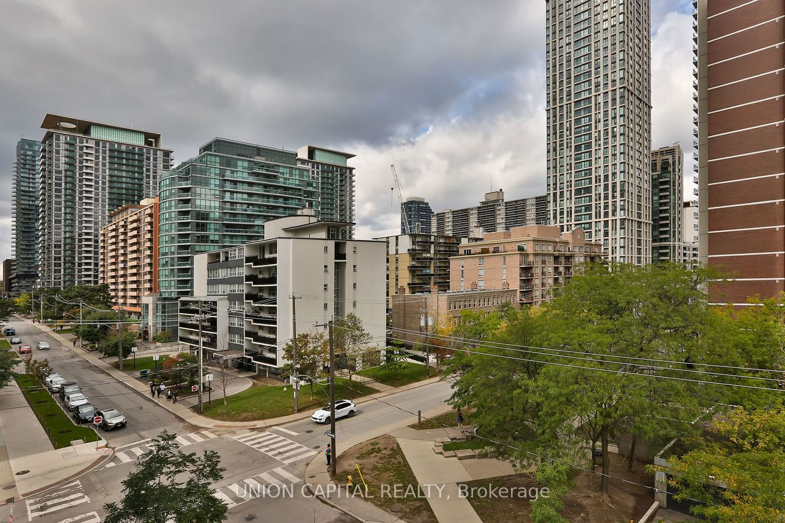 185 Roehampton Ave, unit 406 for sale