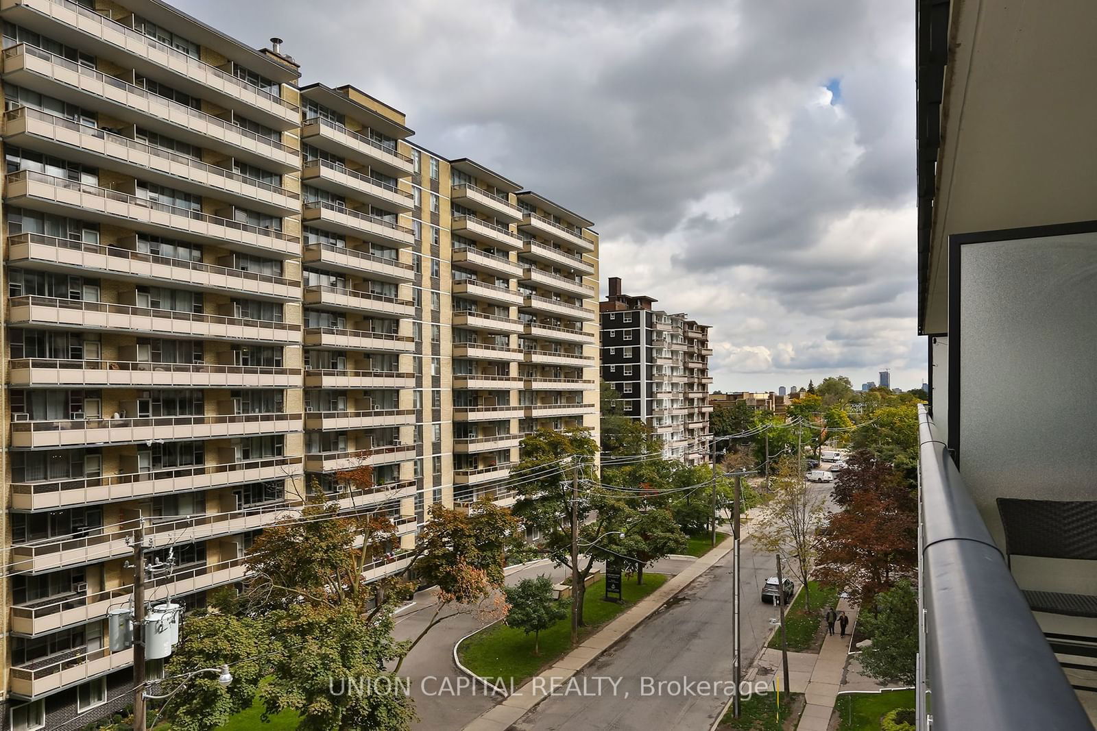 185 Roehampton Ave, unit 406 for sale