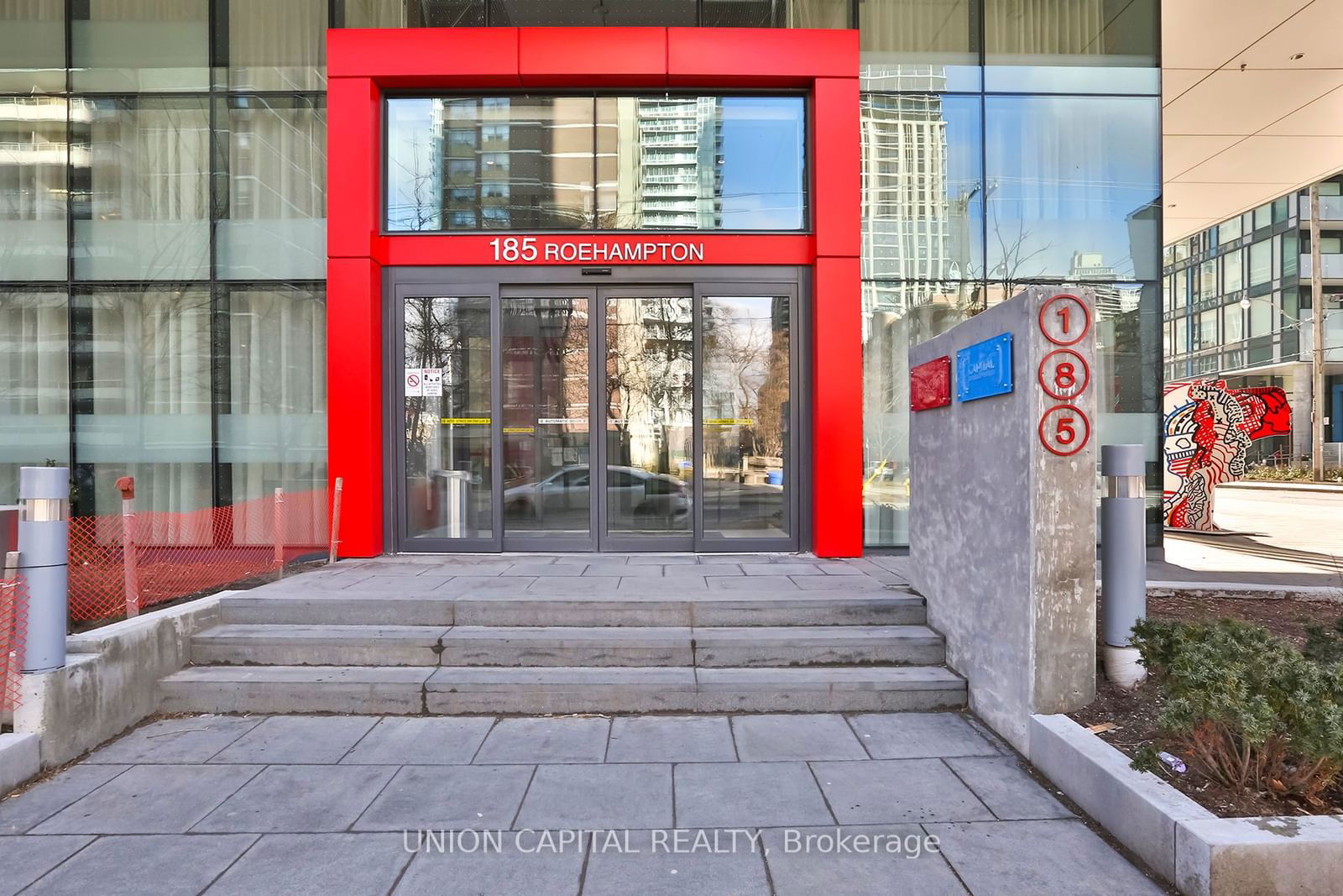 185 Roehampton Ave, unit 406 for sale