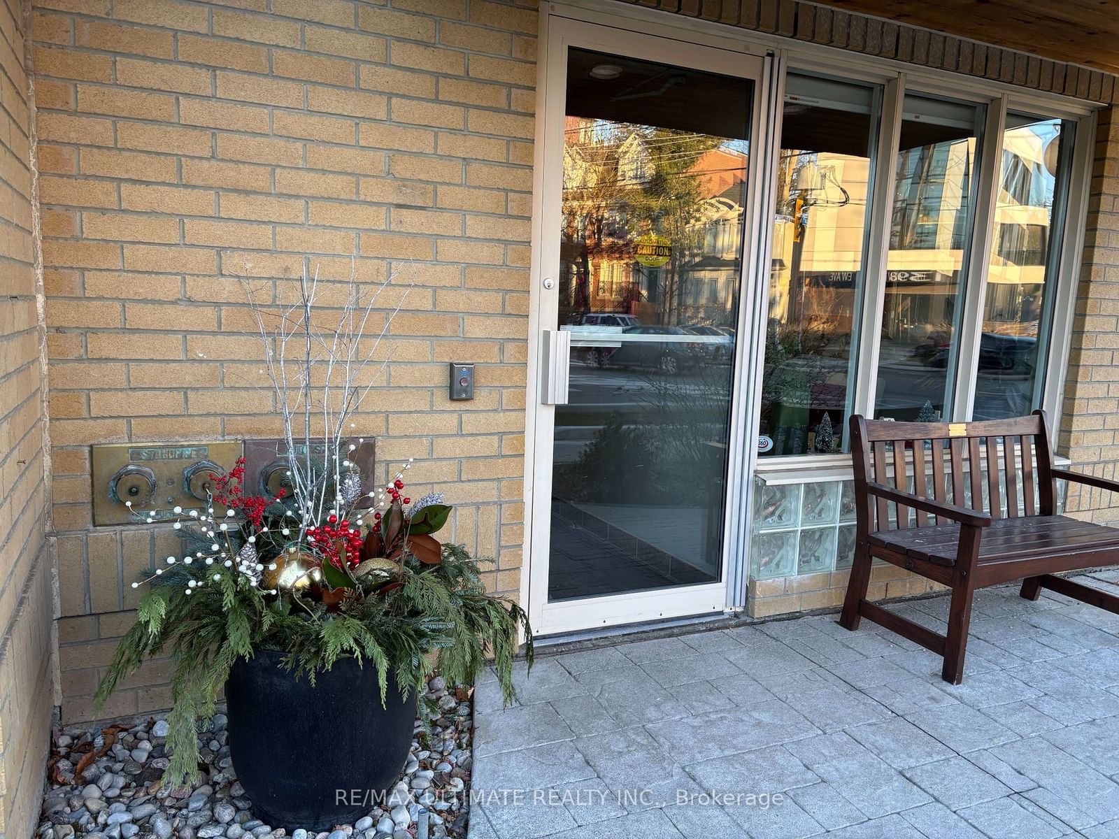 1387 Bayview Ave, unit 402 for sale