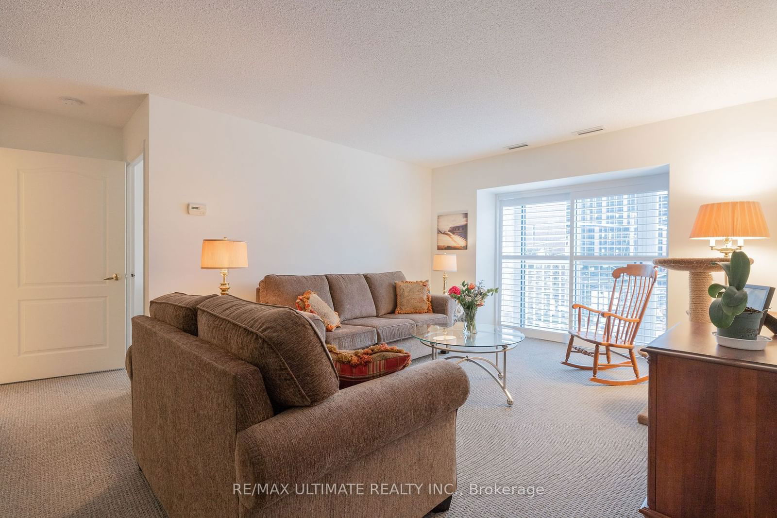 1387 Bayview Ave, unit 402 for sale