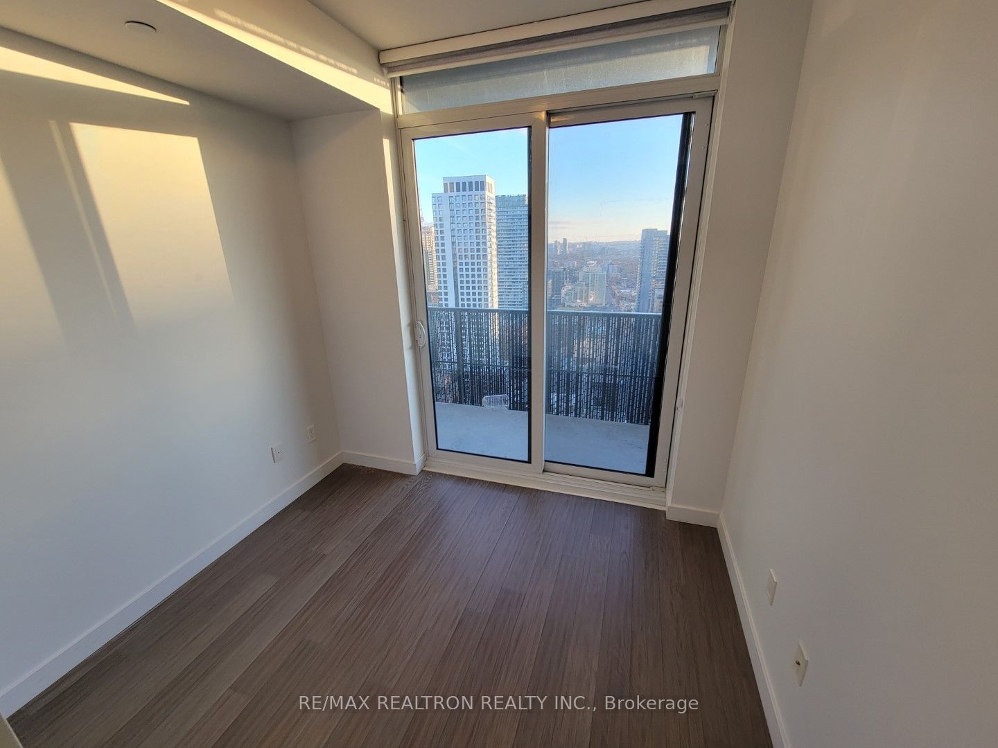 8 Eglinton Ave E, unit 2711 for rent