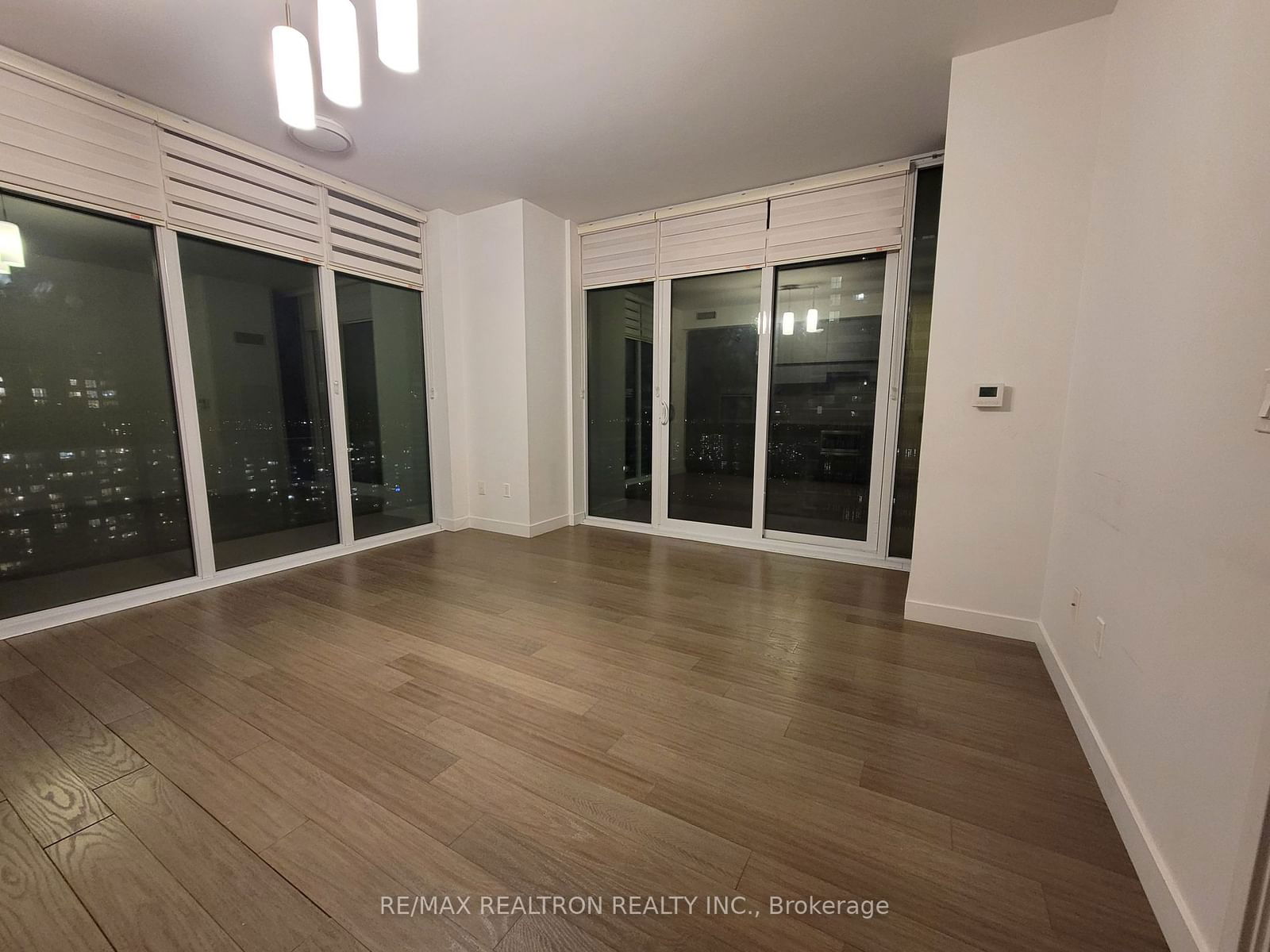 8 Eglinton Ave E, unit 2711 for rent