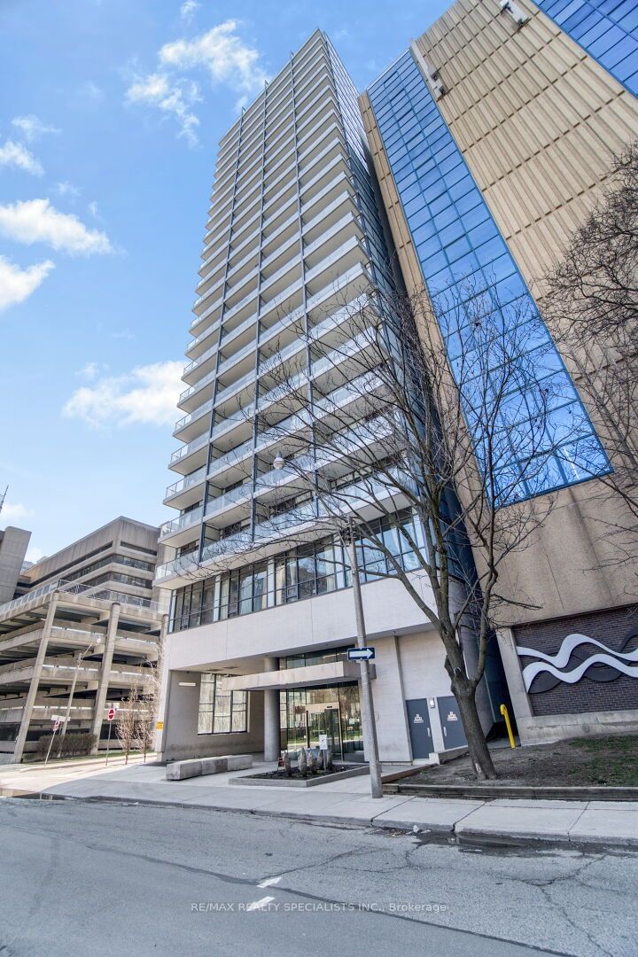 210 Simcoe St, unit 605 for rent