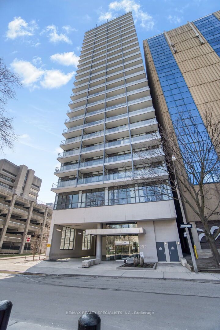 210 Simcoe St, unit 605 for rent