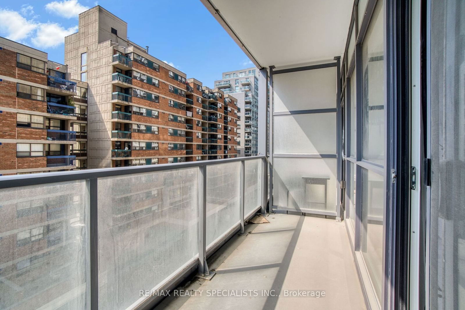 210 Simcoe St, unit 605 for rent