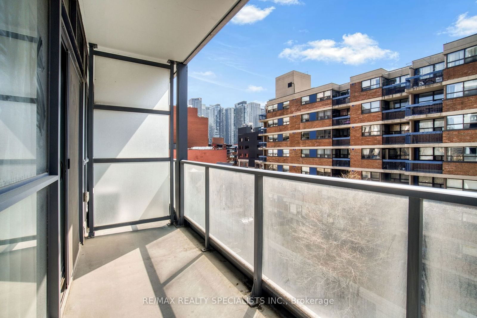 210 Simcoe St, unit 605 for rent