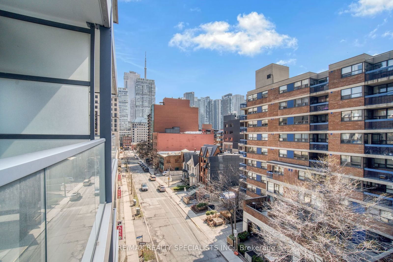 210 Simcoe St, unit 605 for rent