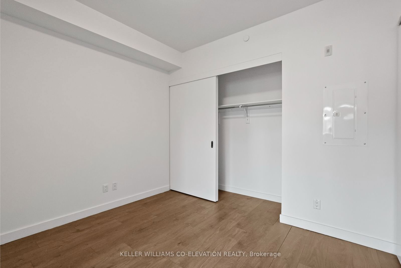 109 Vaughan Rd, unit 607 for rent