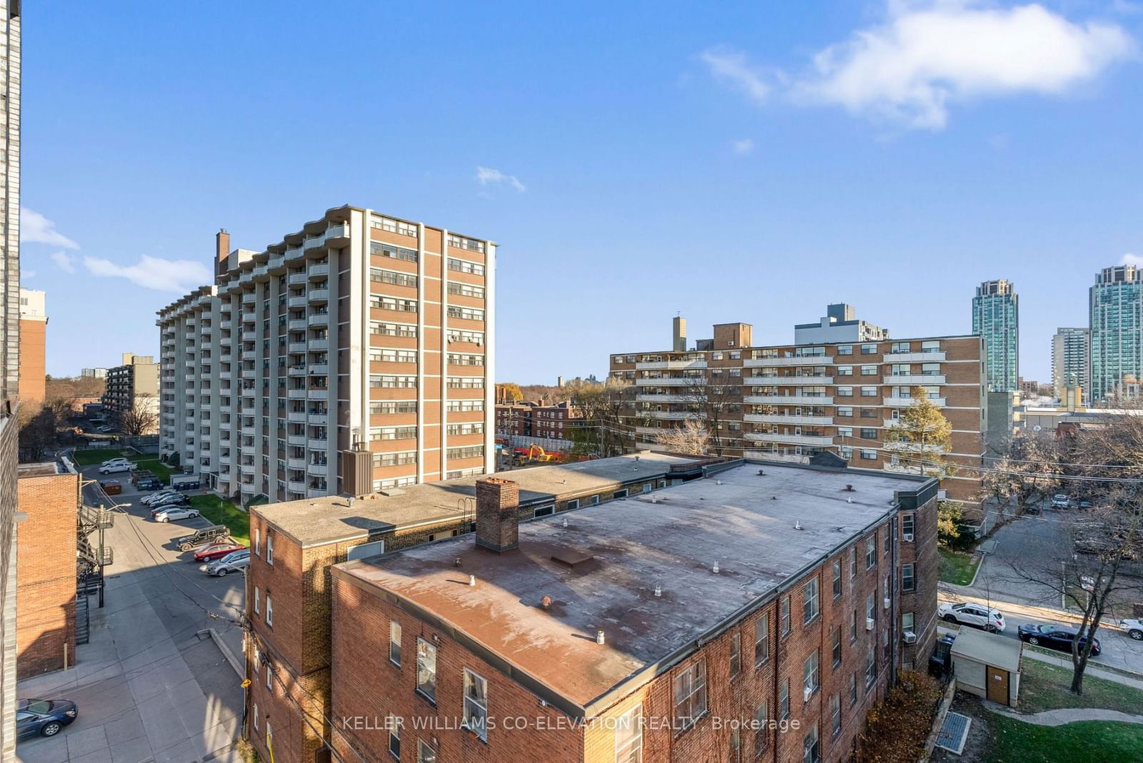 109 Vaughan Rd, unit 607 for rent