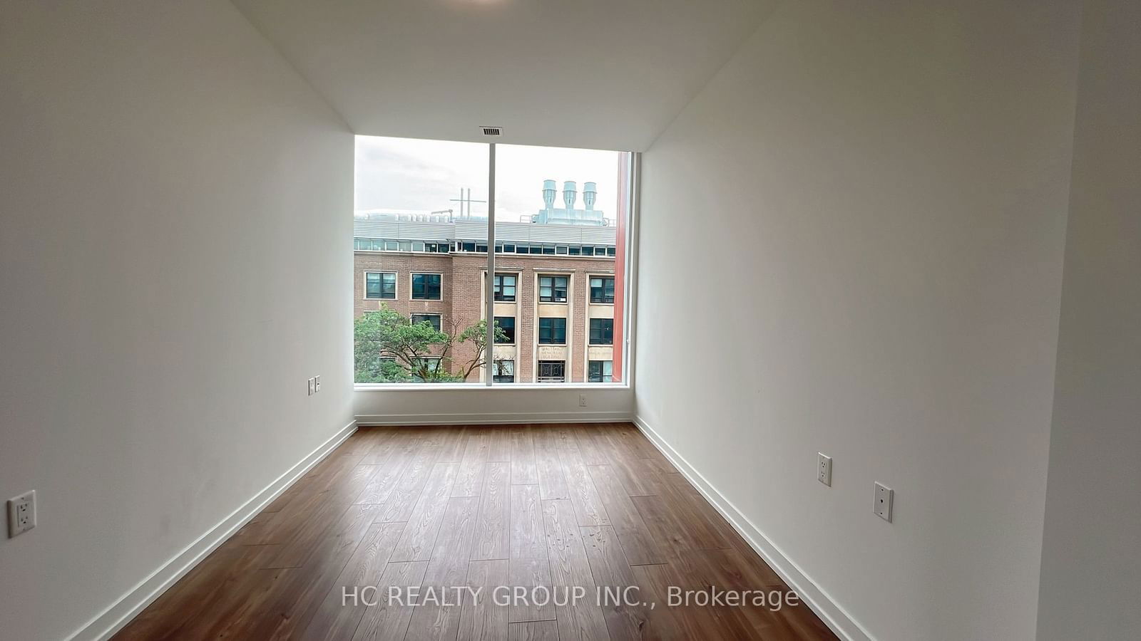 203 College St, unit 404 for sale