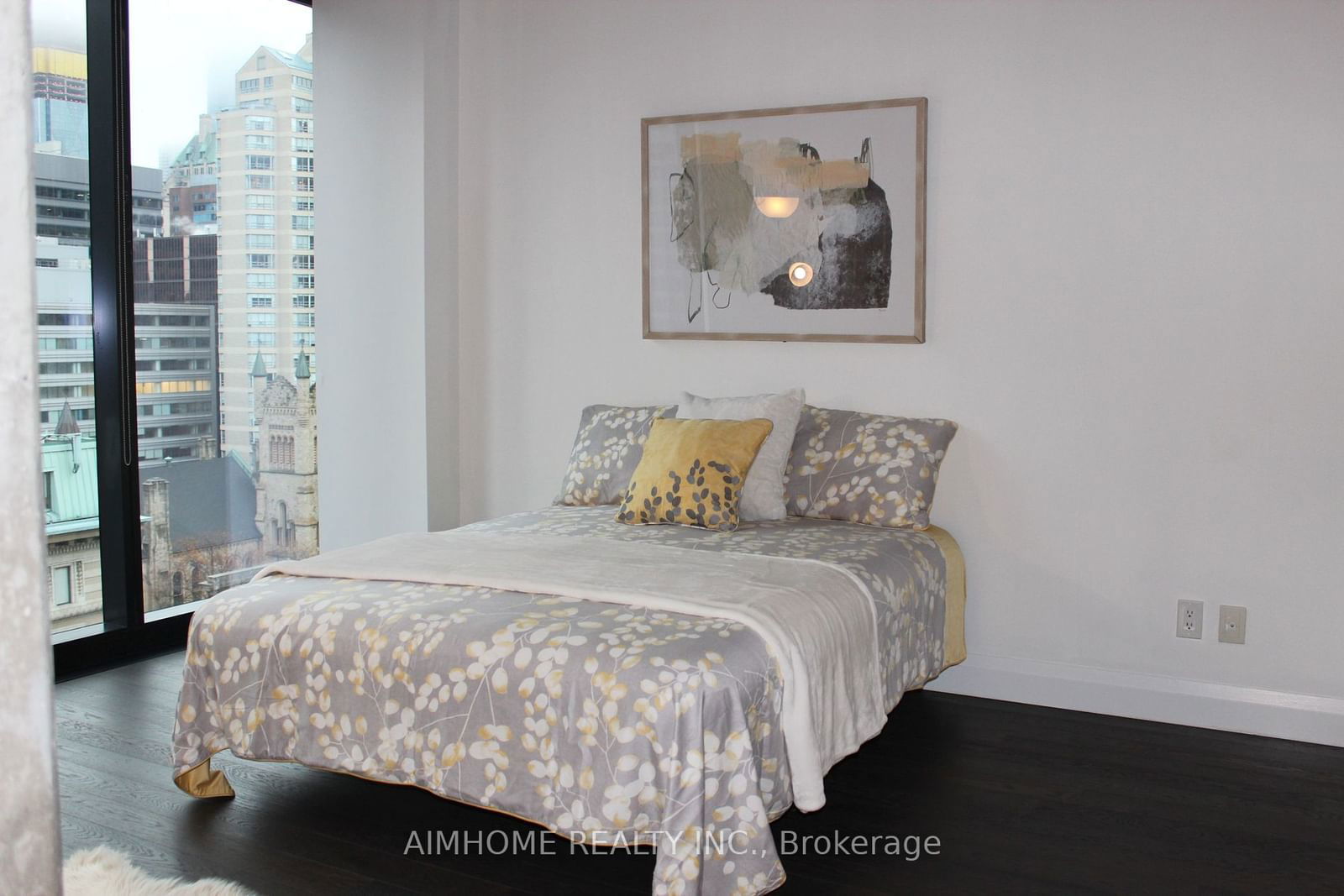 224 King St W, unit 1003 for sale